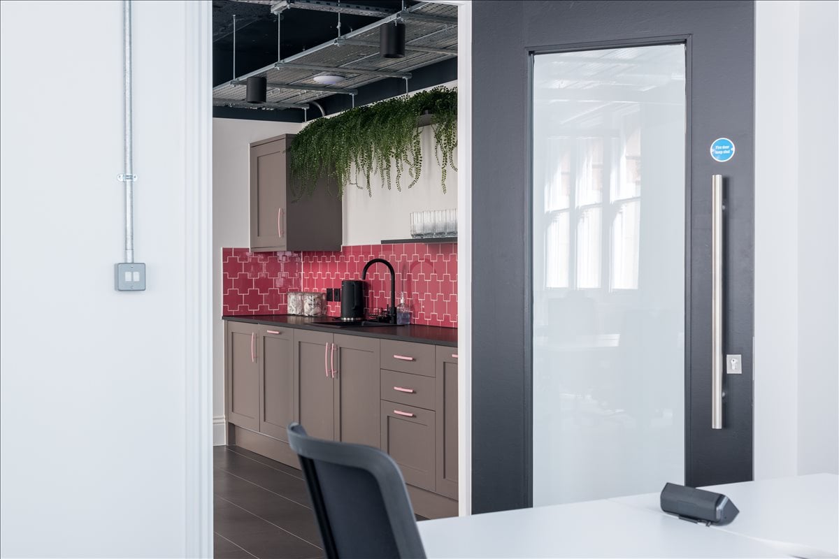 Photo of an office at 24 Lime Street EC3M 7HS