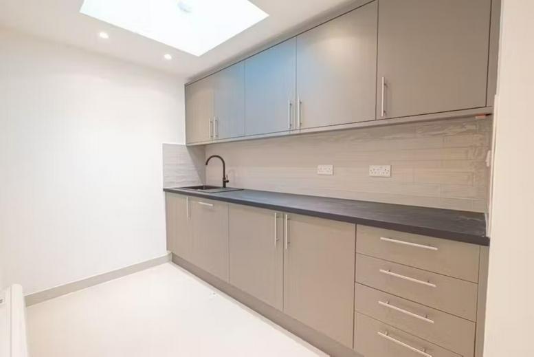Photo of an office at 27-29, Vauxhall Grove SW8 1SY