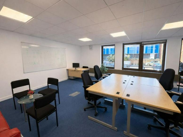 Facilities furnishings & layout of the office for rent at 27-43 Eastern Road RM1 3NH