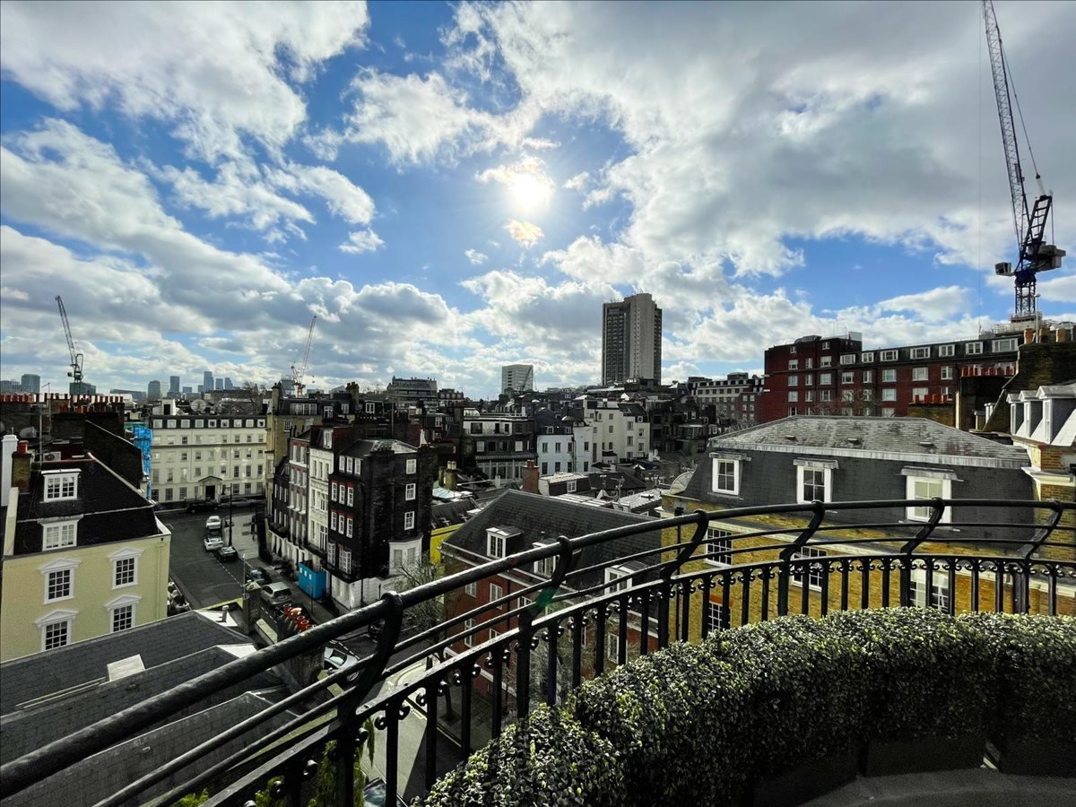Photo of the workspace available at 27 Hill Street W1J 5LP