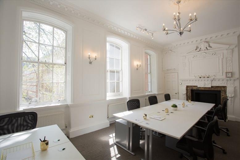 Facilities furnishings & layout of the office for rent at 28 Queen Street, Central London EC4R 1BB