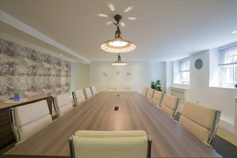 Image of the workspace at 28 Queen Street, Central London EC4R 1BB