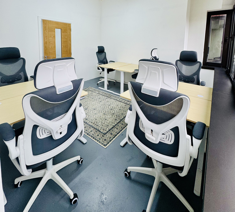 Facilities furnishings & layout of the office for rent at 29-39 London Road TW1 3SZ