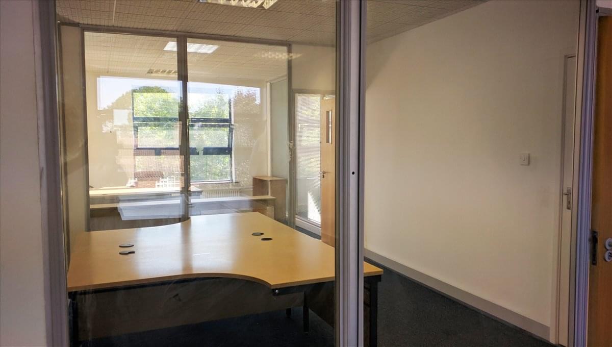 Photo of the workspace available at 297-303 Edgware Road NW9 6NB
