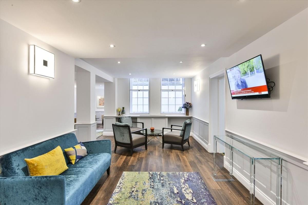 Facilities furnishings & layout of the office for rent at 2 Eaton Gate, Kings Road SW1W 9BJ