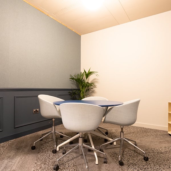 Photo of an office at 2 Leman Street E1 8FA