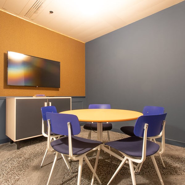 Photo of an office at 2 Leman Street E1 8FA