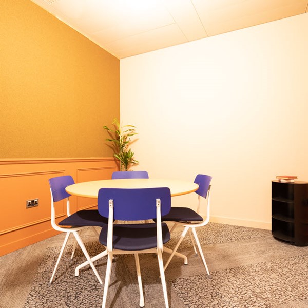 Photo of an office at 2 Leman Street E1 8FA