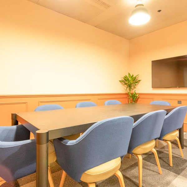 Photo of an office at 2 Leman Street E1 8FA
