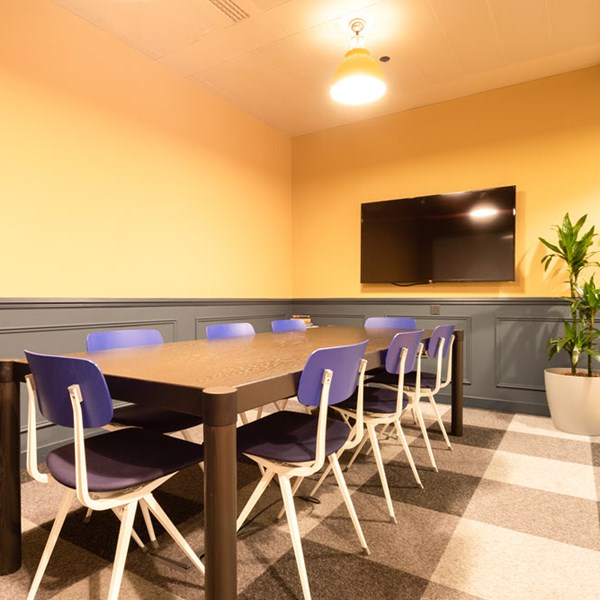Photo of an office at 2 Leman Street E1 8FA