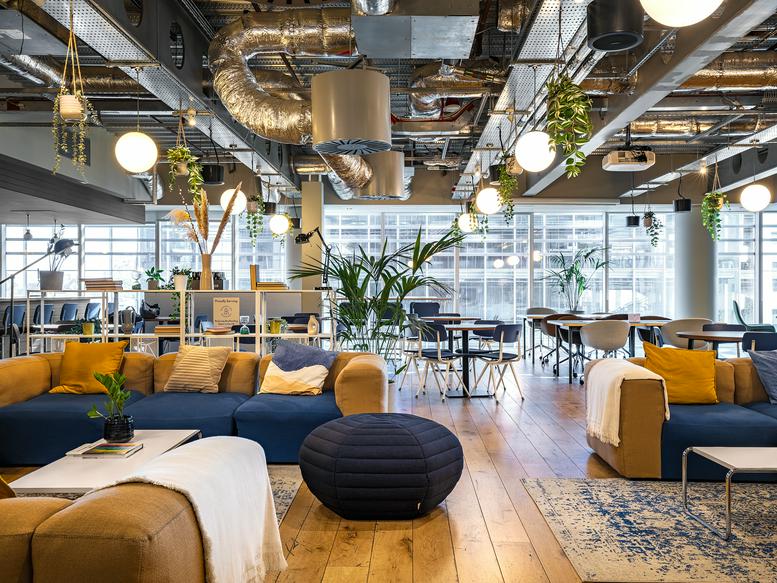 Photo of an office at 2 Leman Street E1 8FA