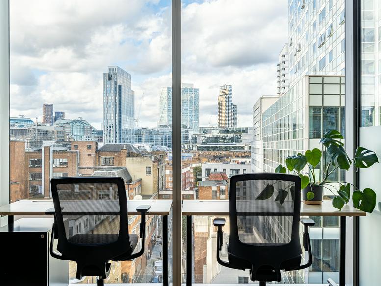 Photo of an office at 2 Leman Street E1 8FA