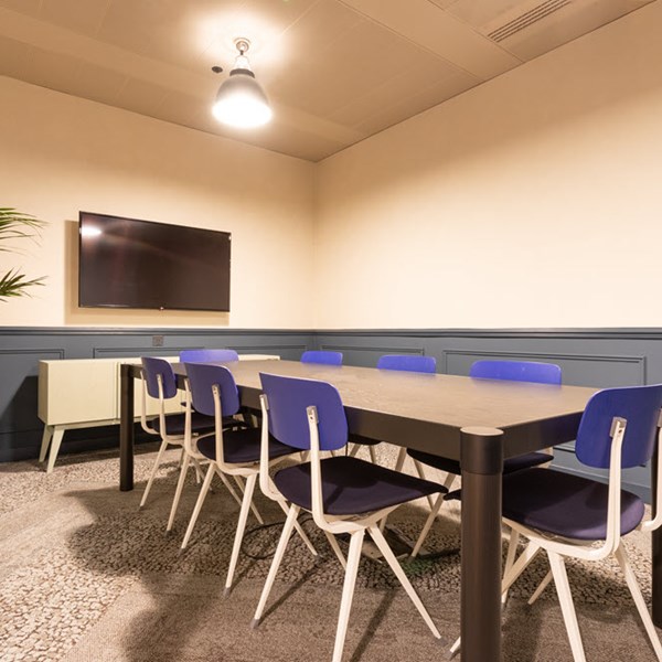 Image of an office at 2 Leman Street E1 8FA