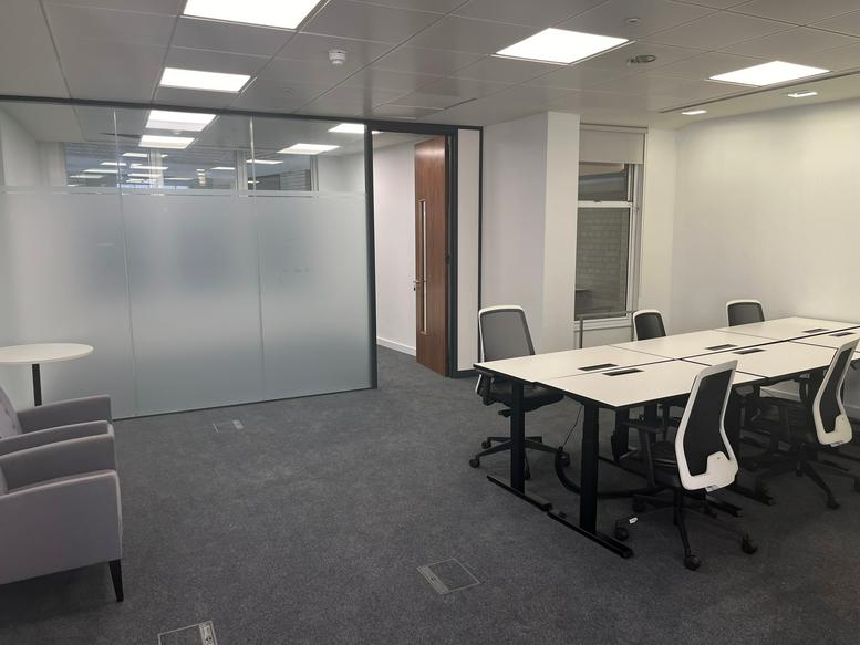 Photo of the workspace available at 2, Queen Anne's Gate SW1H 9AA