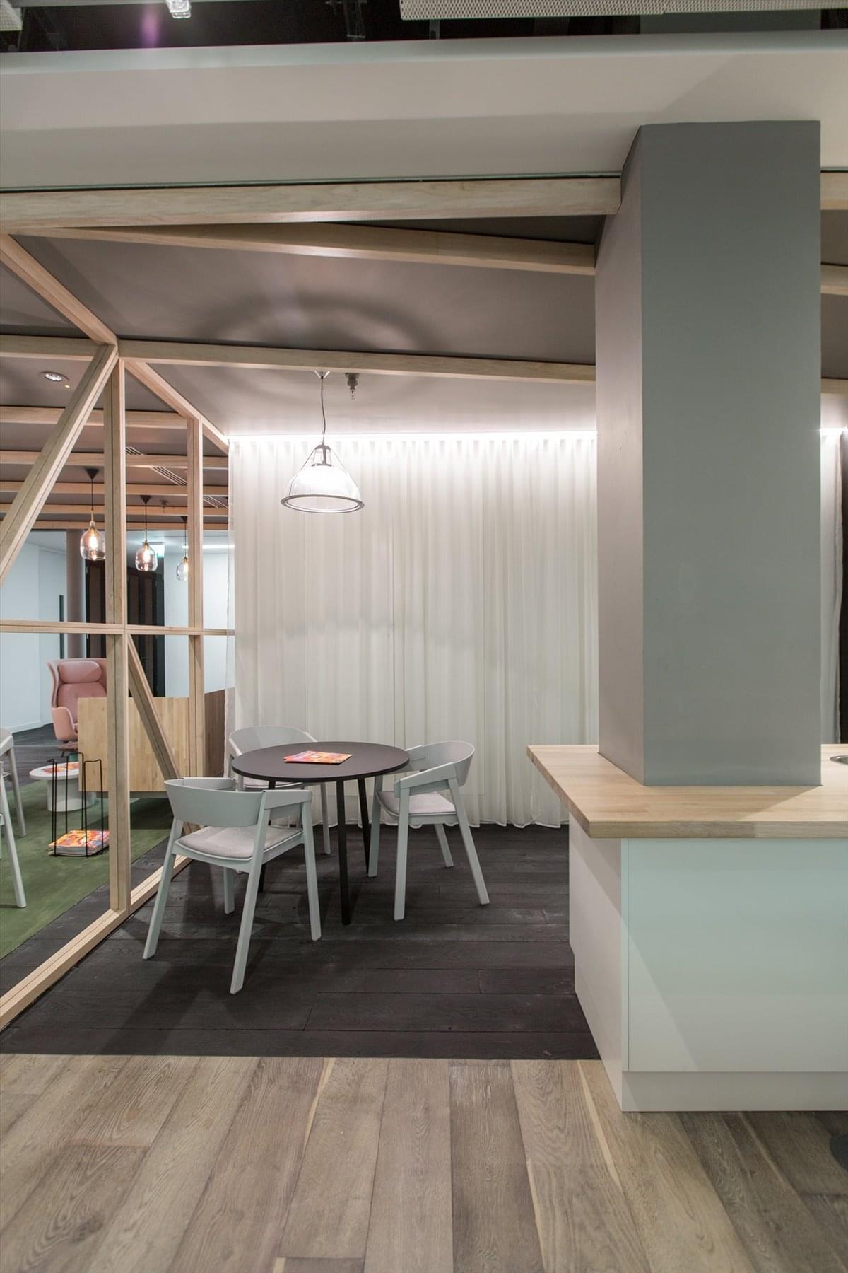 Facilities furnishings & layout of the office for rent at 2 Stephen Street, Central London W1T 1AN
