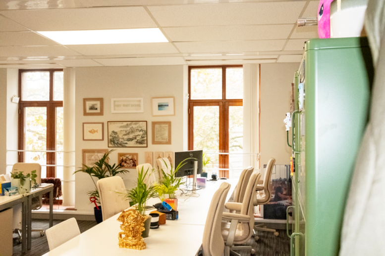 Photo of an office at 2a Charing Cross Road WC2H 0HF