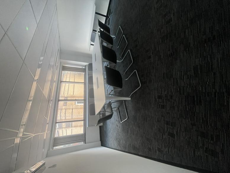 Photo of an office at 2a Charing Cross Road WC2H 0HF