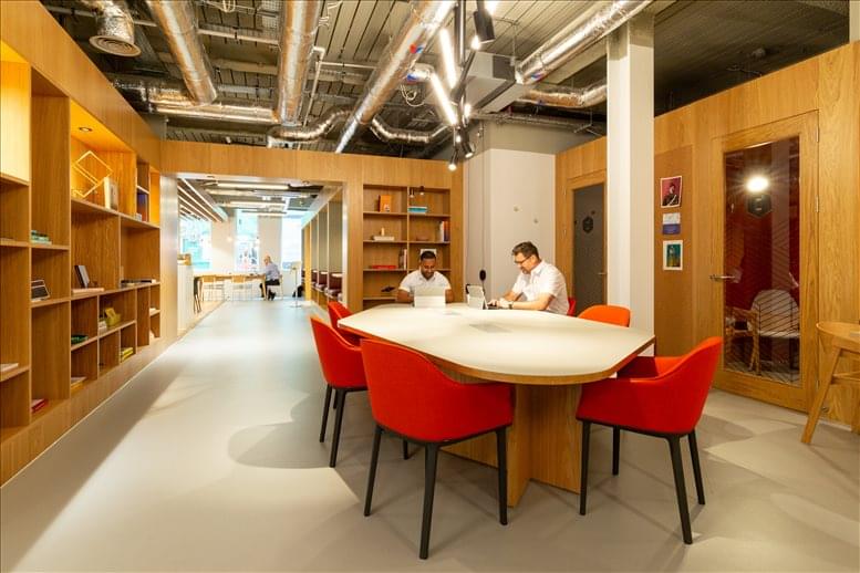 Photo of an office at 30 Moorgate, Central London EC2R 6DA
