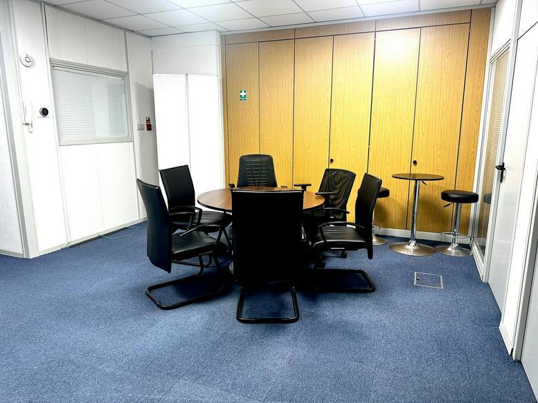 Photo of an office at 31 Metro Centre, Dwight Road, Tolpits Lane, Dwight Road, Tolpits Lane WD18 9SB