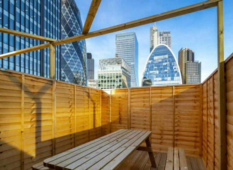 Photo of an office at 32-38 Dukes Place, City Of London EC3A 7LP