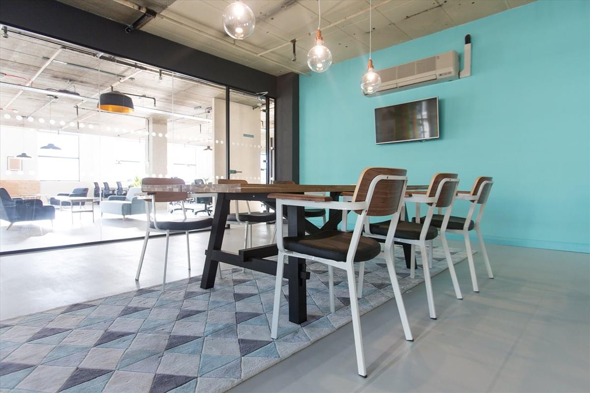 Photo of the workspace available at 32-38 Leman Street, Whitechapel E1 8EW