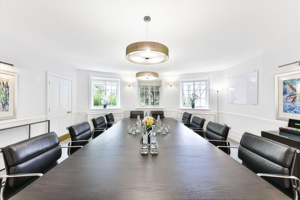 Image of the workspace at 32 Curzon Street W1J 7WS
