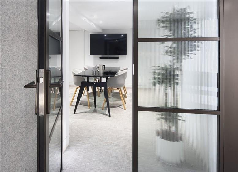 Photo of the workspace available at 338 City Road EC1V 2PY