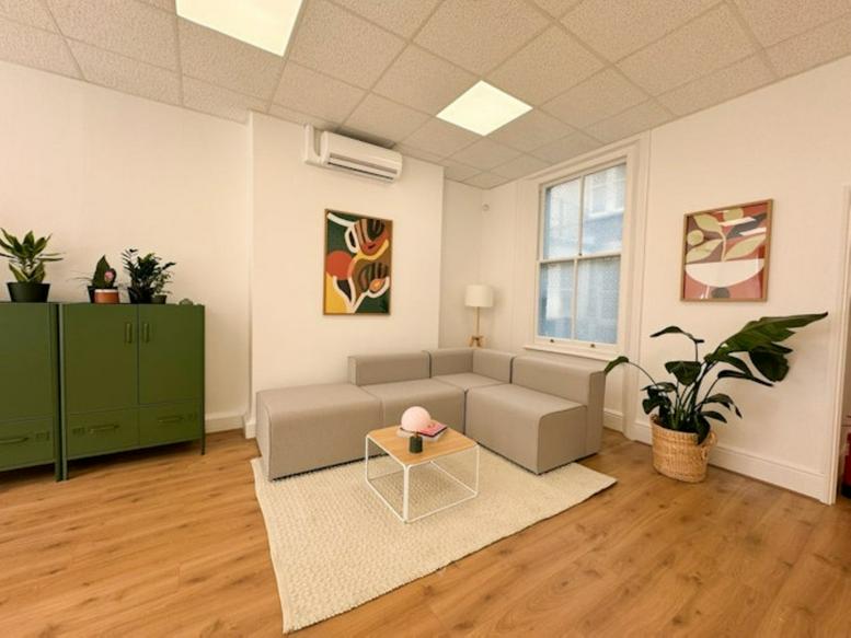 Photo of an office at 34, Eastcastle Street W1W 8DW