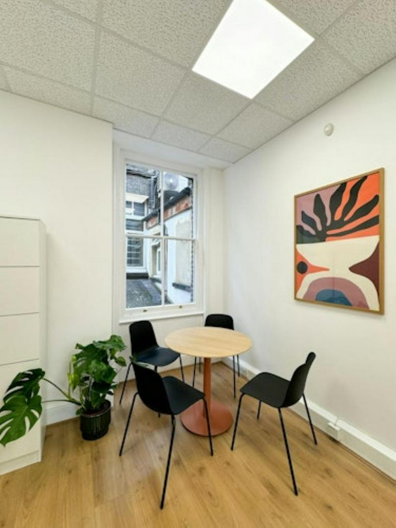 Image of the workspace at 34, Eastcastle Street W1W 8DW