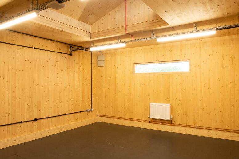 Photo of the workspace available at 384 Abbott Rd, Aberfeldy Village E14 0UX