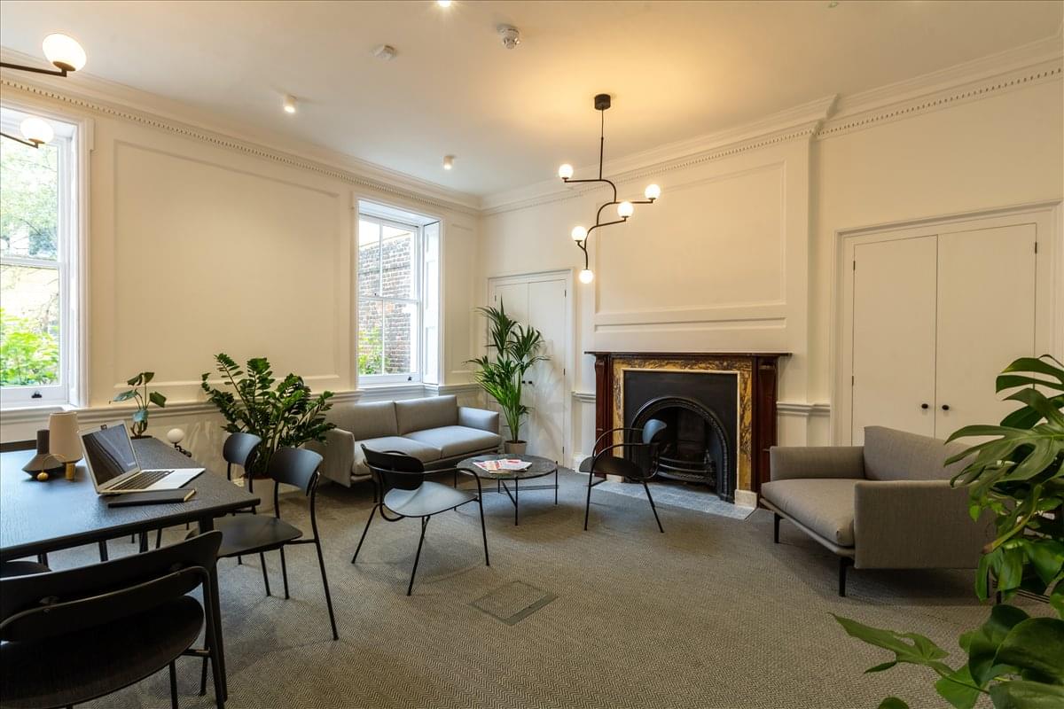 Facilities furnishings & layout of the office for rent at 3 Bloomsbury Place WC1A 2QL