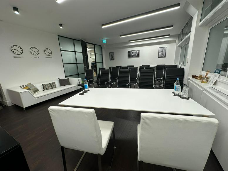 Photo of an office at 3rd Floor, 45 Albemarle Street W1S 4JL