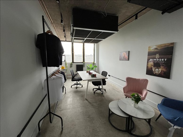 Facilities furnishings & layout of the office for rent at 4-10 North Road N7 9EY