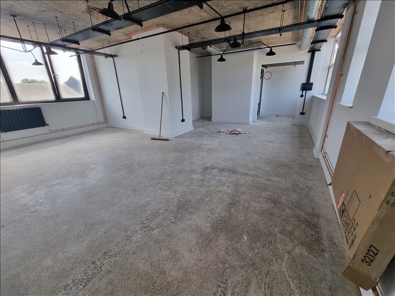 Photo of the workspace available at 4-10 North Road N7 9EY