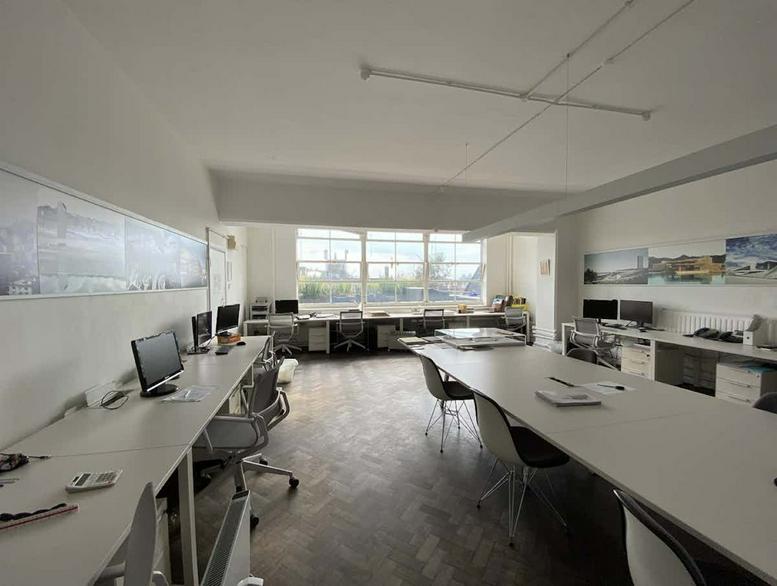 Photo of an office at 40 Bowling Green Lane EC1R 0NE