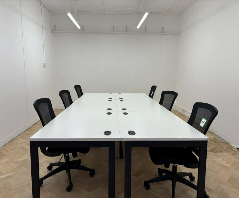 Photo of an office at 40 Bowling Green Lane EC1R 0NE