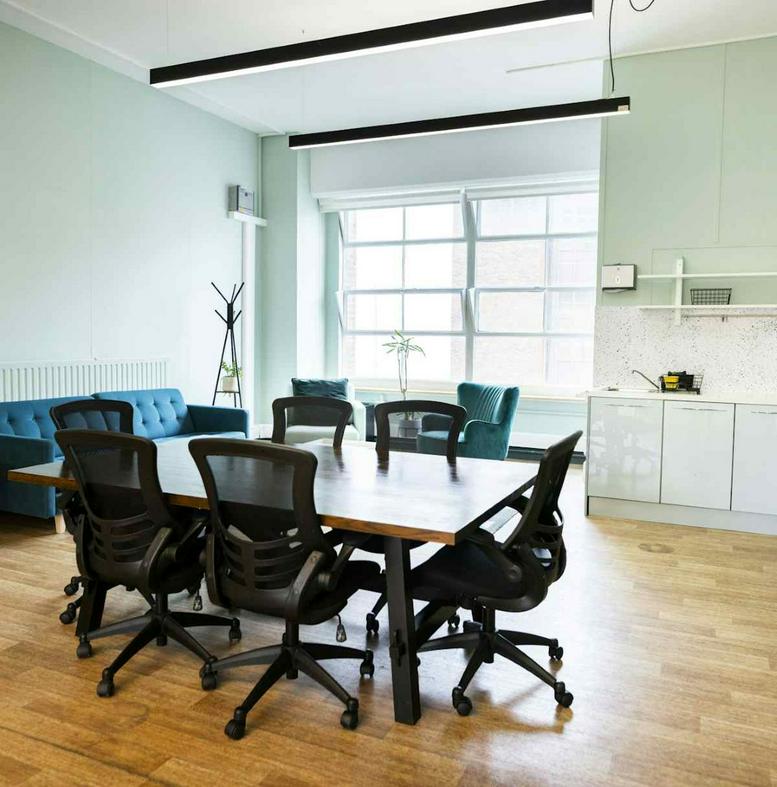 Photo of an office at 40 Bowling Green Lane EC1R 0NE