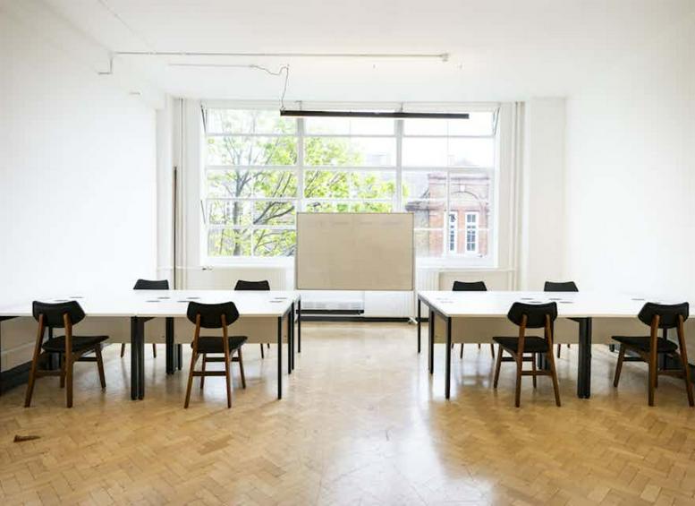 Photo of an office at 40 Bowling Green Lane EC1R 0NE