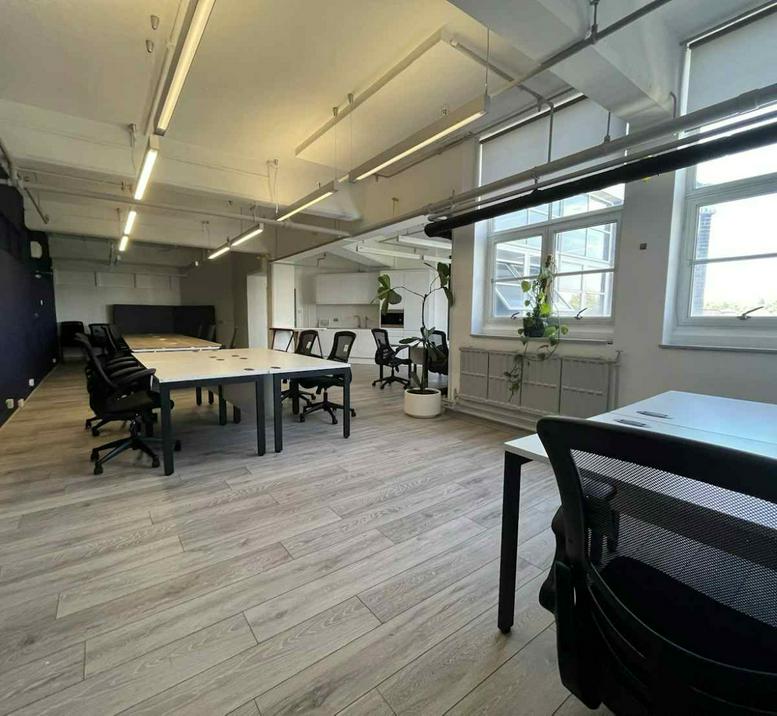 Photo of an office at 40 Bowling Green Lane EC1R 0NE