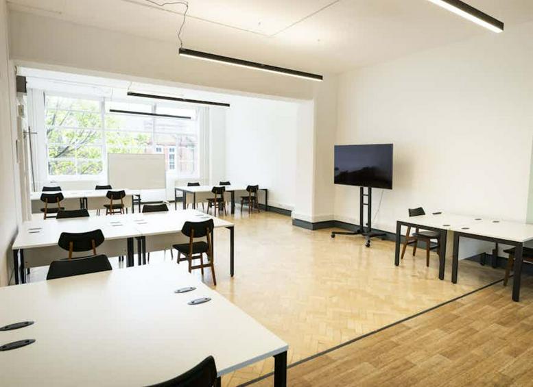 Photo of an office at 40 Bowling Green Lane EC1R 0NE