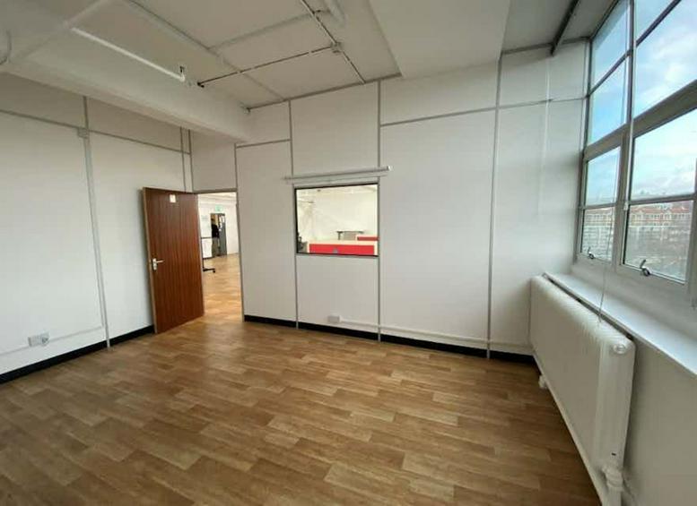 Photo of an office at 40 Bowling Green Lane EC1R 0NE