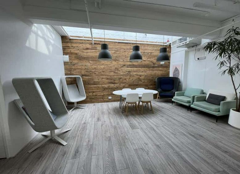Photo of an office at 40 Bowling Green Lane EC1R 0NE