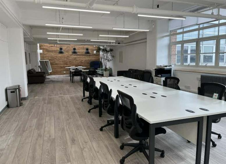 Photo of an office at 40 Bowling Green Lane EC1R 0NE