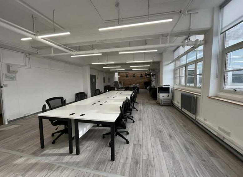 Photo of an office at 40 Bowling Green Lane EC1R 0NE