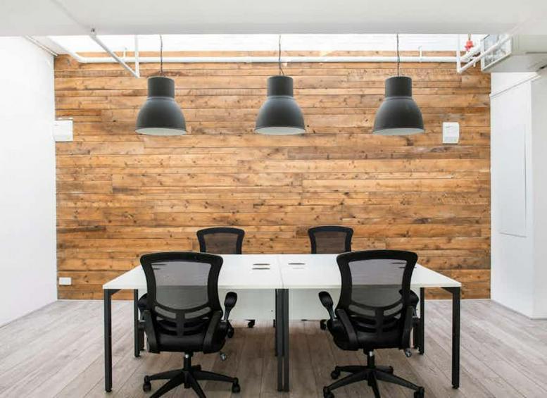 Photo of an office at 40 Bowling Green Lane EC1R 0NE