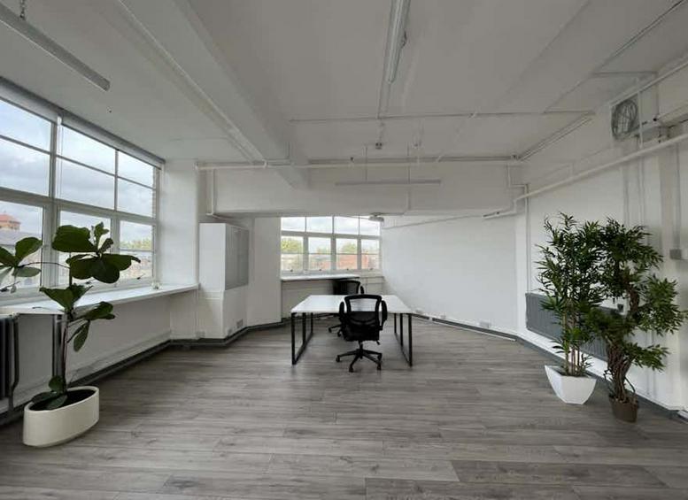 Photo of an office at 40 Bowling Green Lane EC1R 0NE