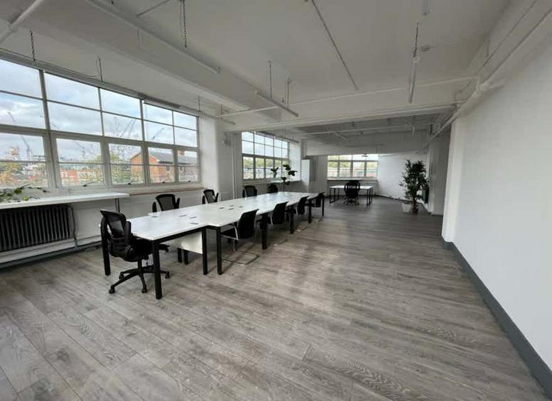 Photo of an office at 40 Bowling Green Lane EC1R 0NE