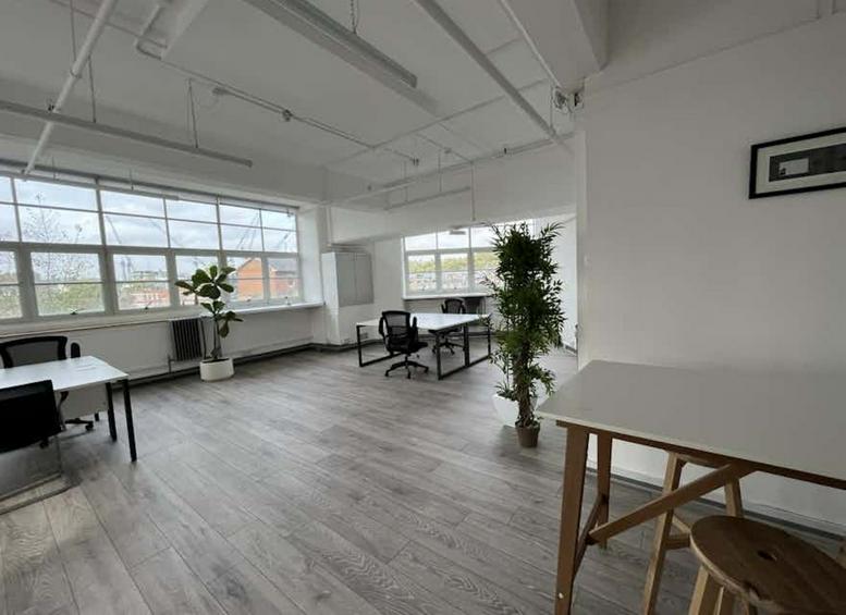 Photo of an office at 40 Bowling Green Lane EC1R 0NE