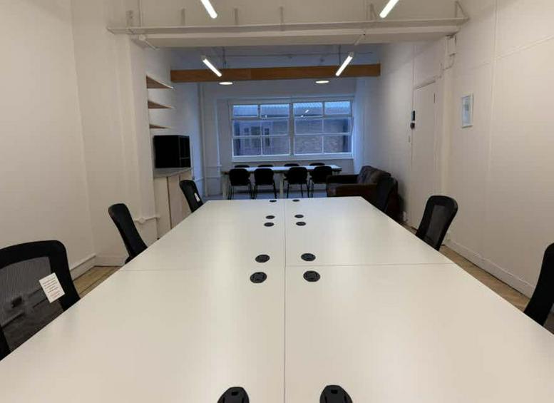 Photo of an office at 40 Bowling Green Lane EC1R 0NE