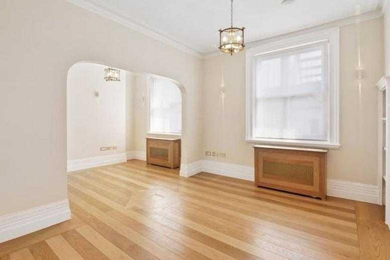Facilities furnishings & layout of the office for rent at 40, South Audley Street W1K 2PR